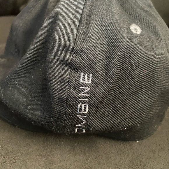 Under armor baseball hat - Picture 2 of 4